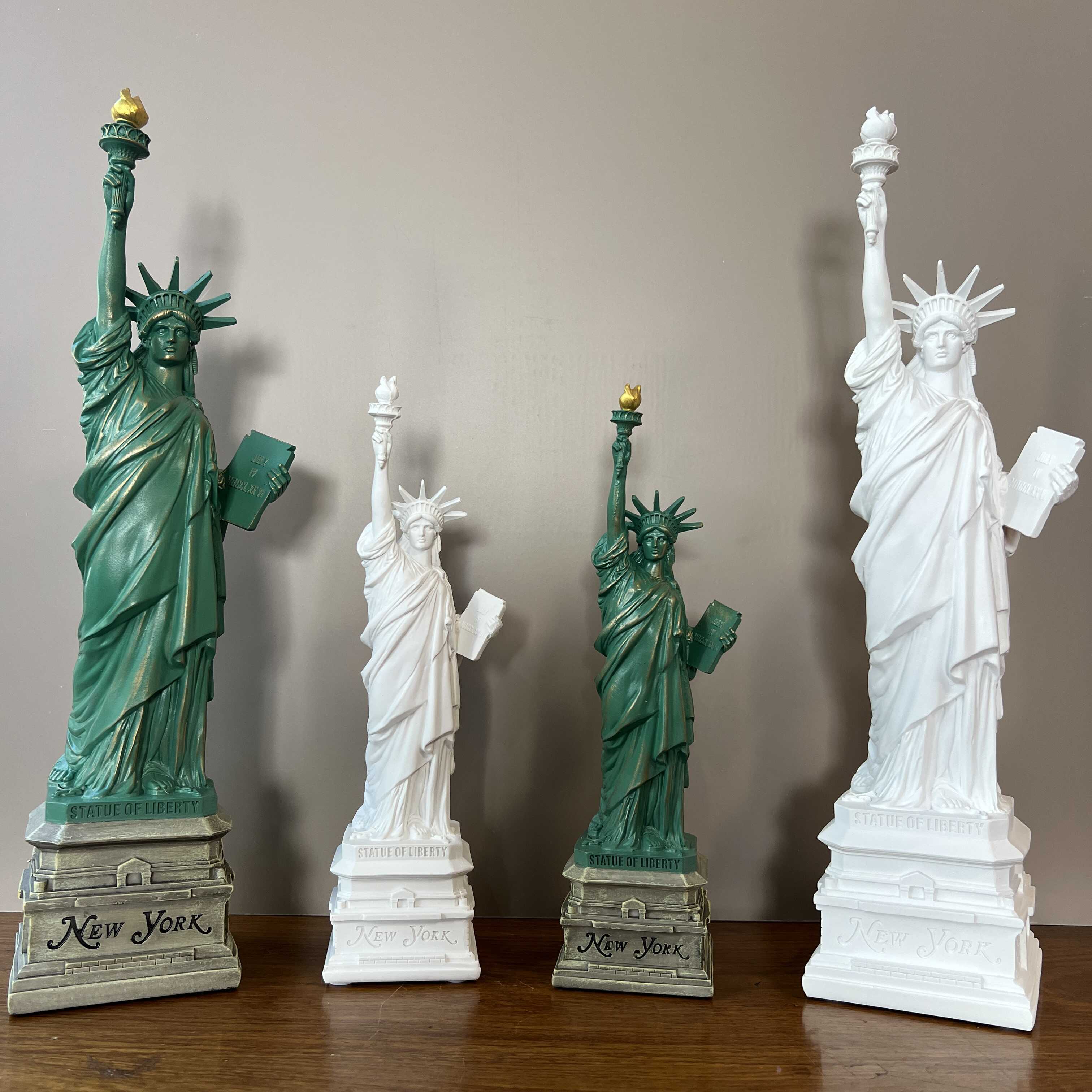 YuryFvna Statue of Liberty Mod - Home Office York のレビューと価格
